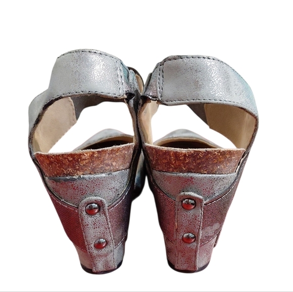 Pierre Dumas Enya Metallic Silver Leathrr Wedge Sandals Size 8 M - Picture 7 of 10